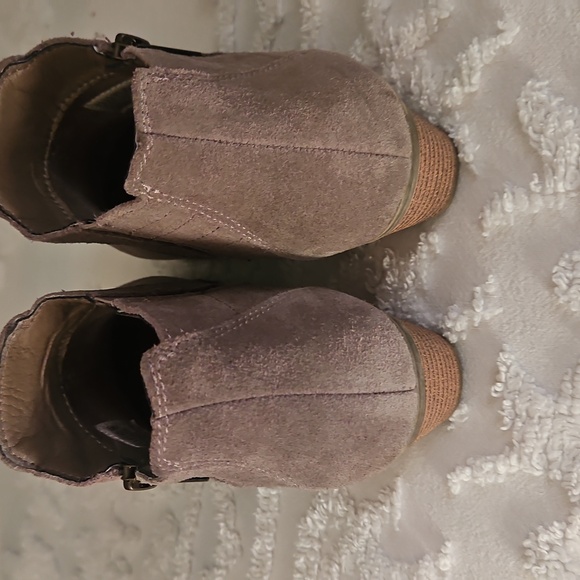 Skechers Women's Suede Ankle Booties - Taupe - Picture 4 of 6